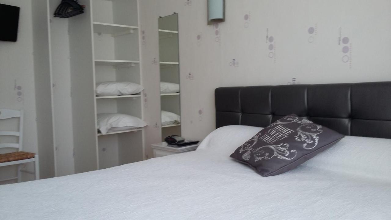 Bed and Breakfast A La Bonne Adresse La Fresnais Exterior foto
